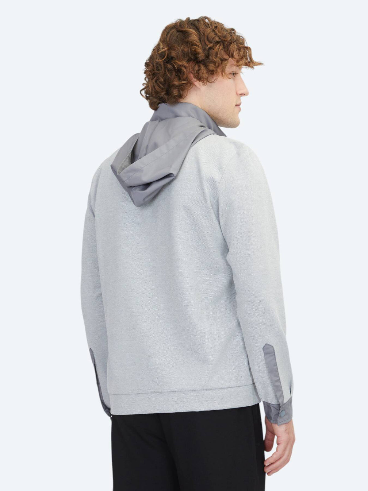 Grauer Kapuzenpullover