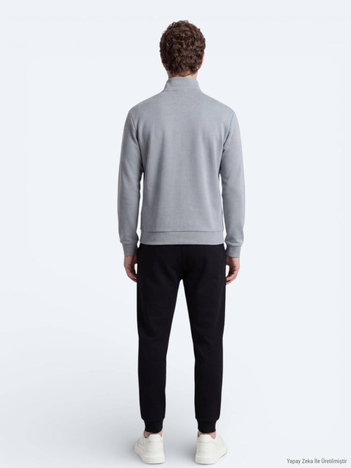 Grauer Rollkragenpullover