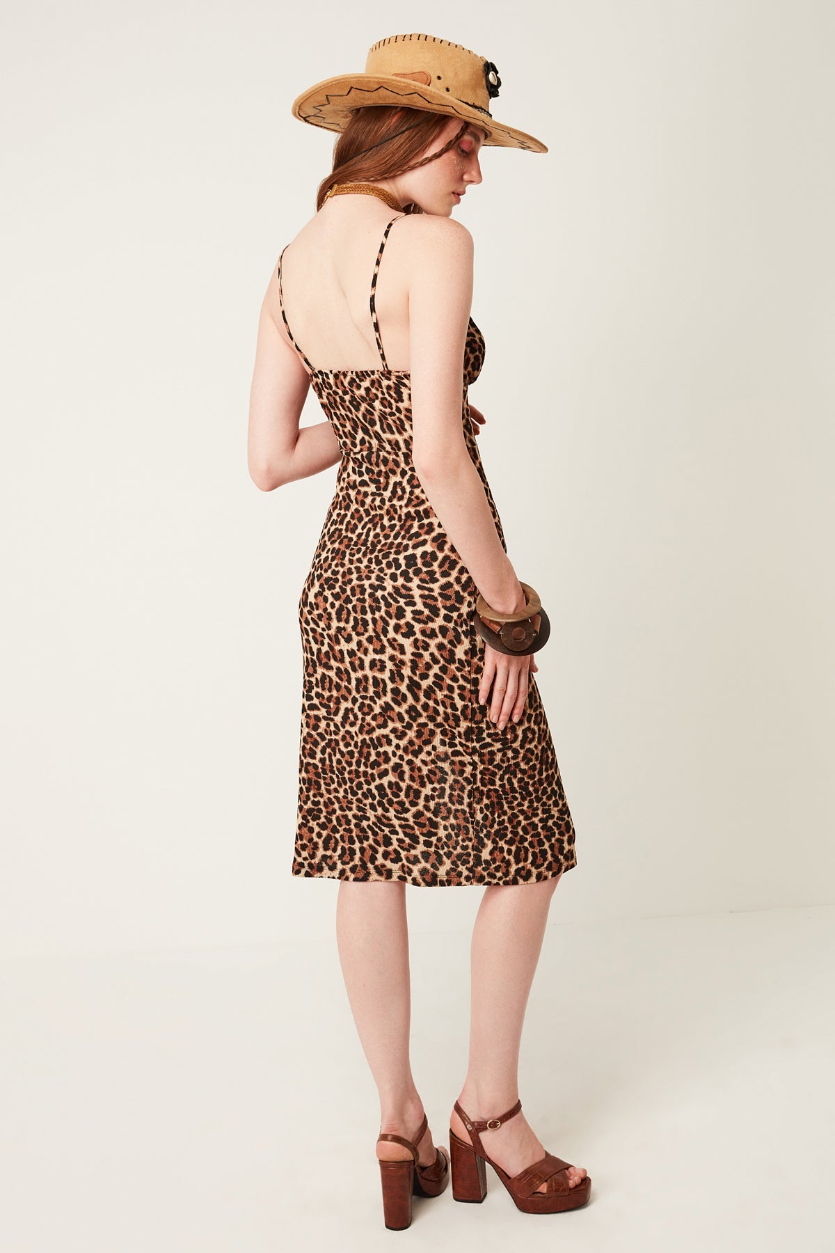Trägerloses Leopardenkleid mit Schlitz