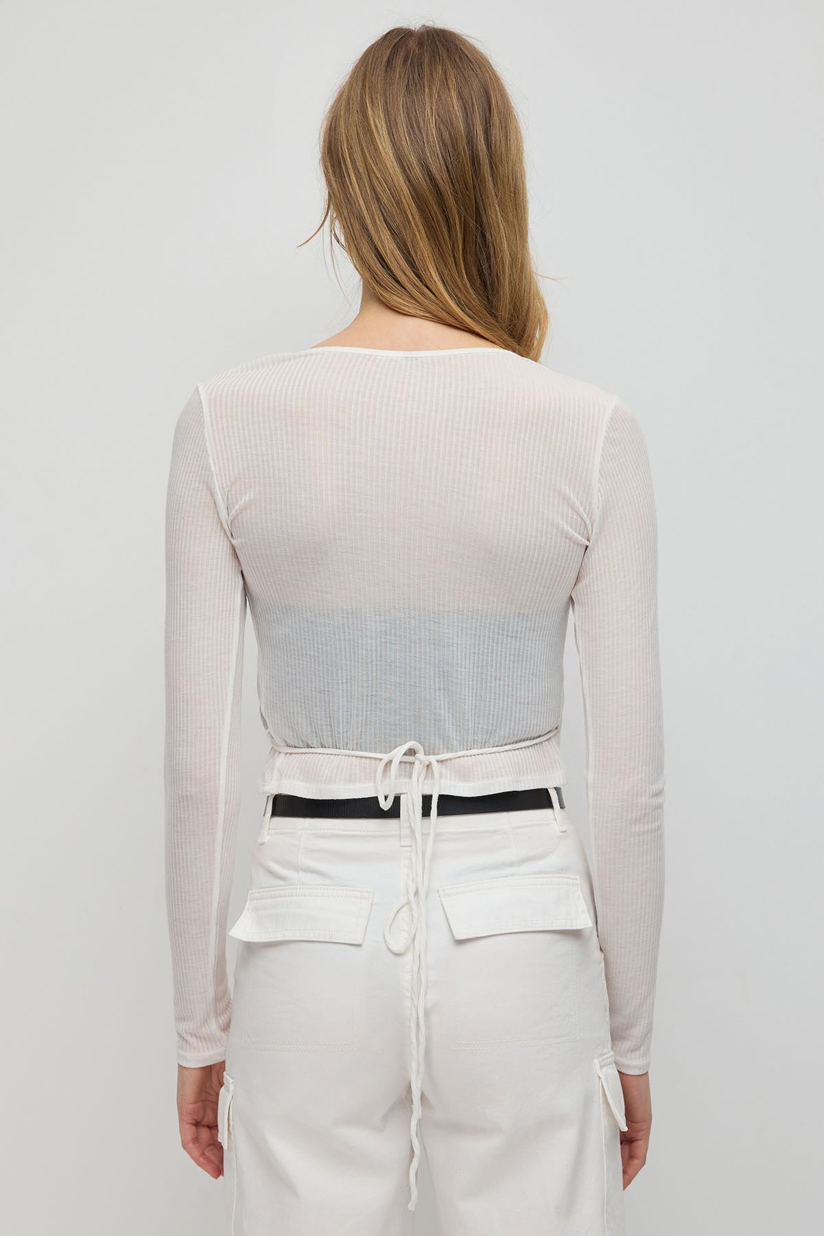 Kurze Bluse mit Bindedetail
