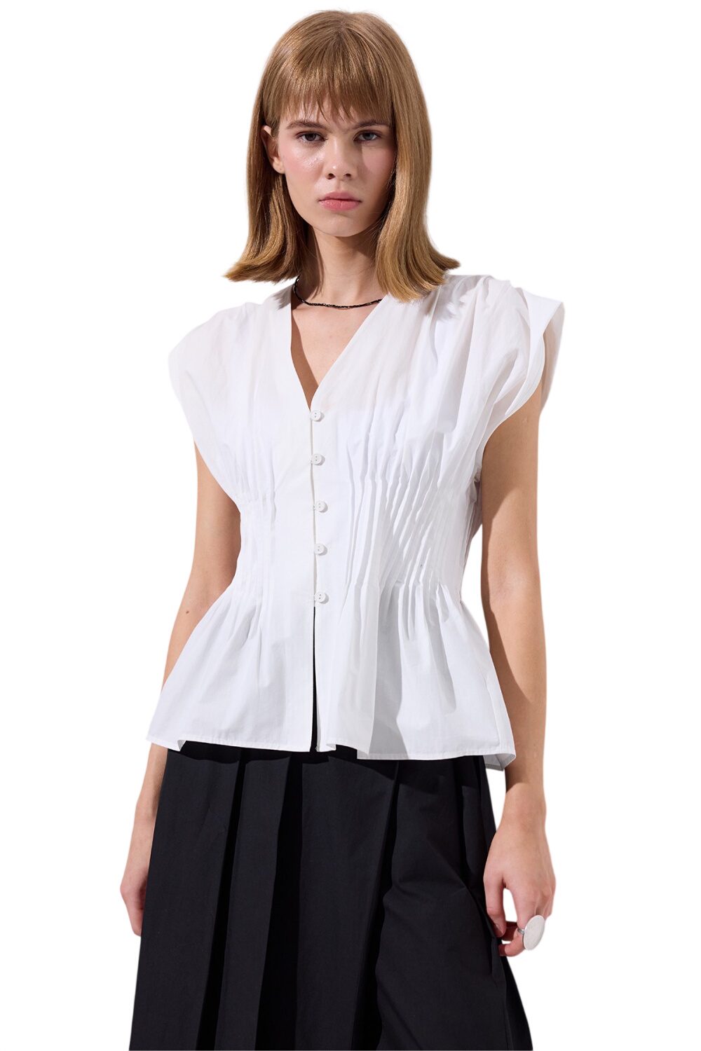 Ärmellose Bluse mit plissiertem Taillendetail, ecru.