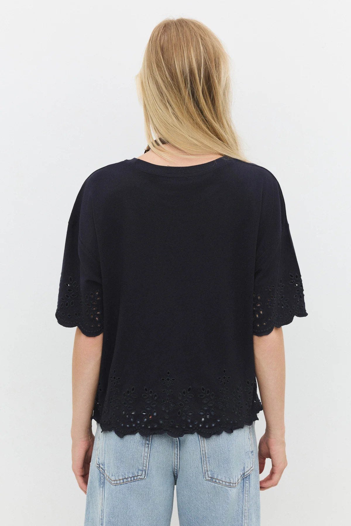 Besticktes T-Shirt mit Rundhalsausschnitt