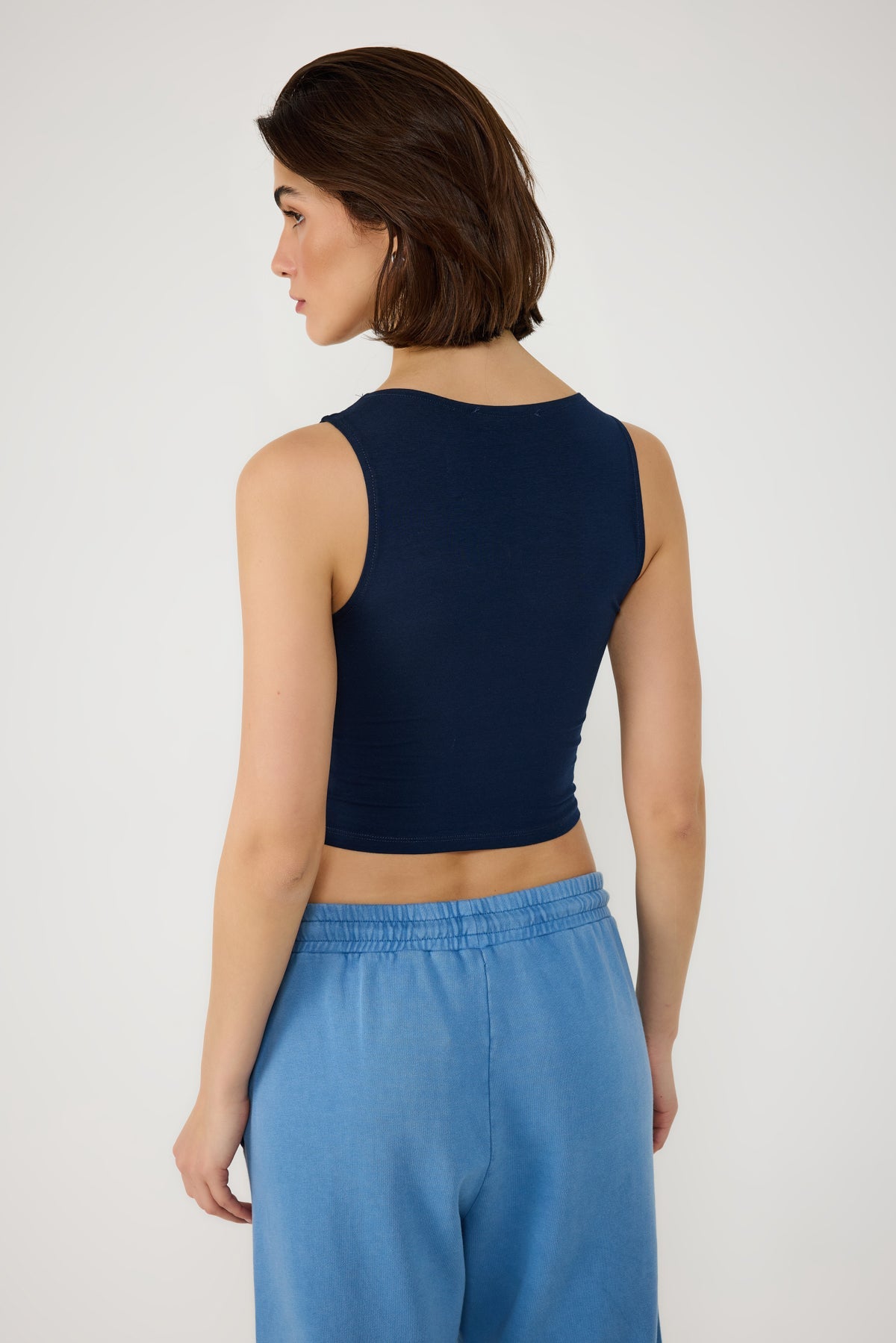 Ärmelloses Crop-Top mit Rundhalsausschnitt