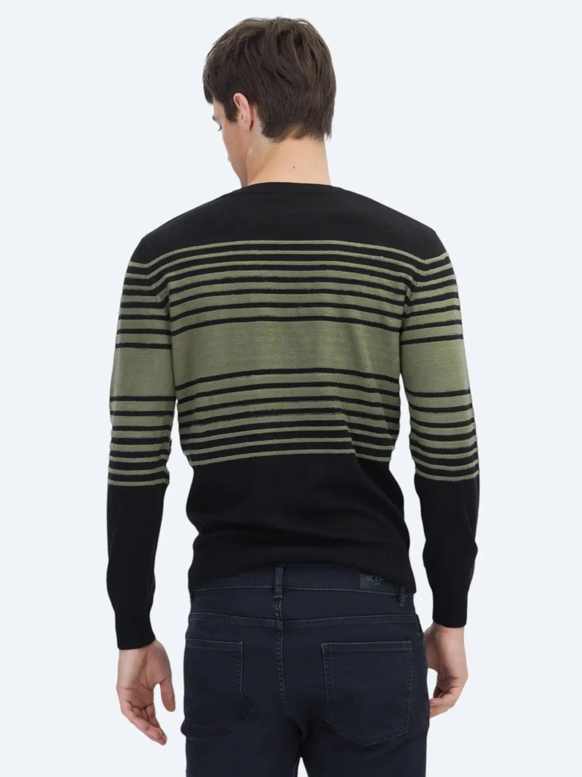 Schwarzer Strickpullover