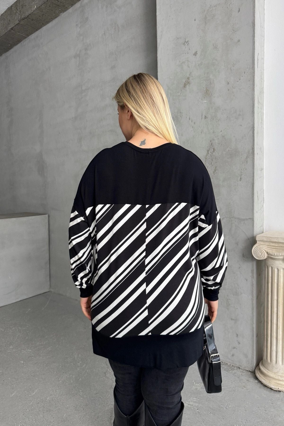 Plus-Size-Bluse mit V-Ausschnitt, langen Ärmeln, elastischen Bündchen und Schlitzen