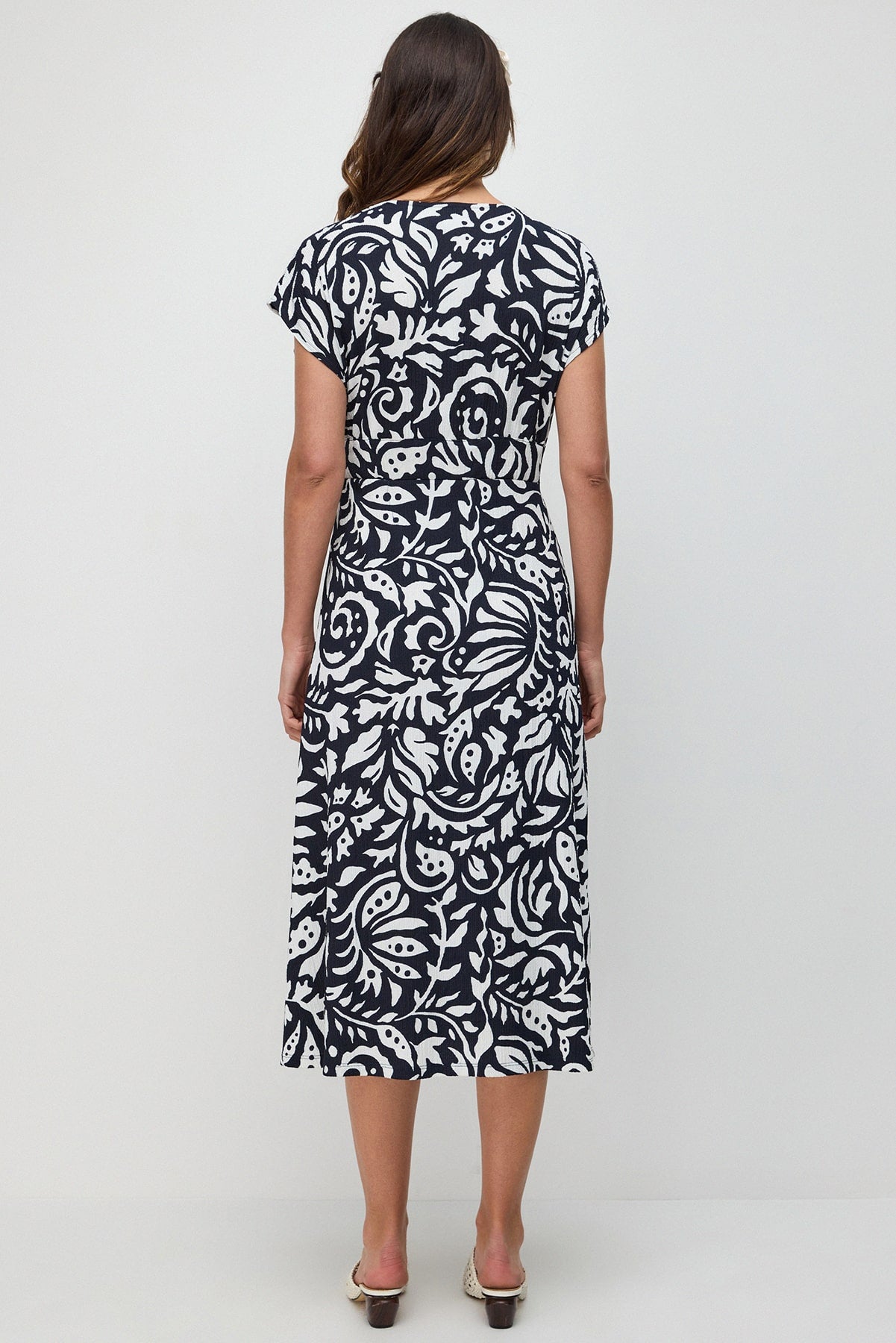 Gemustertes Wickelkleid in Midi-Länge