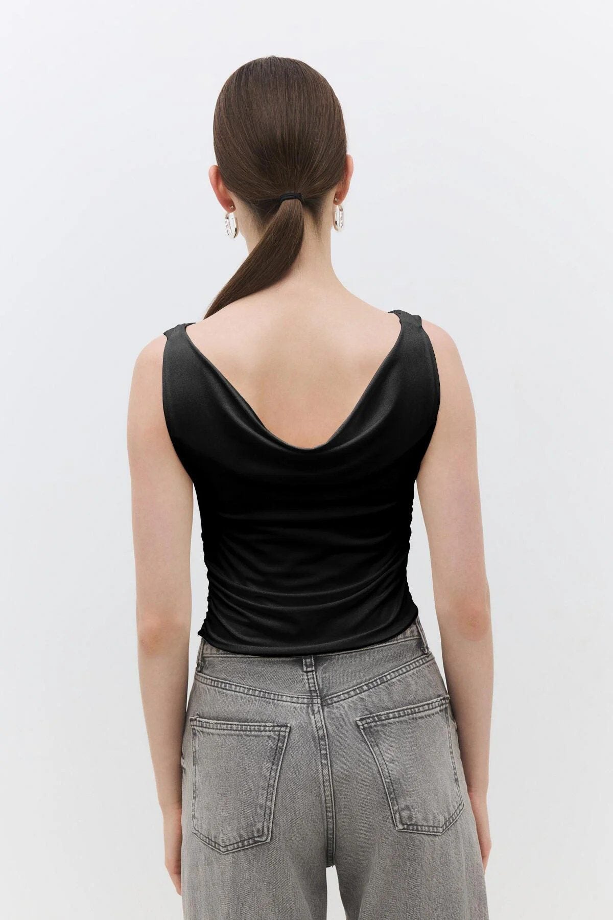 Ärmellose Crop-Bluse mit drapiertem Kragen
