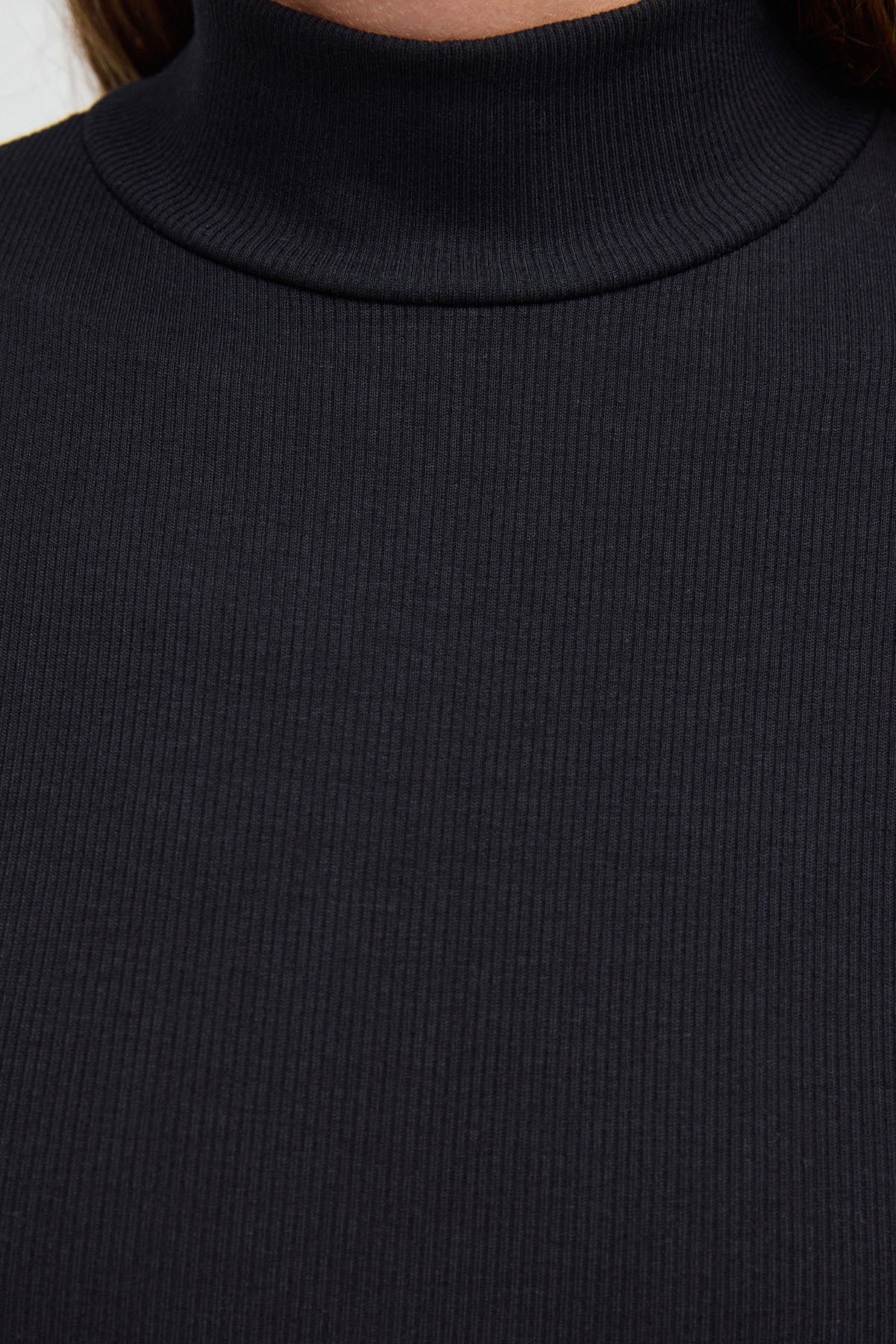 Midikleid mit rückenfreiem Design