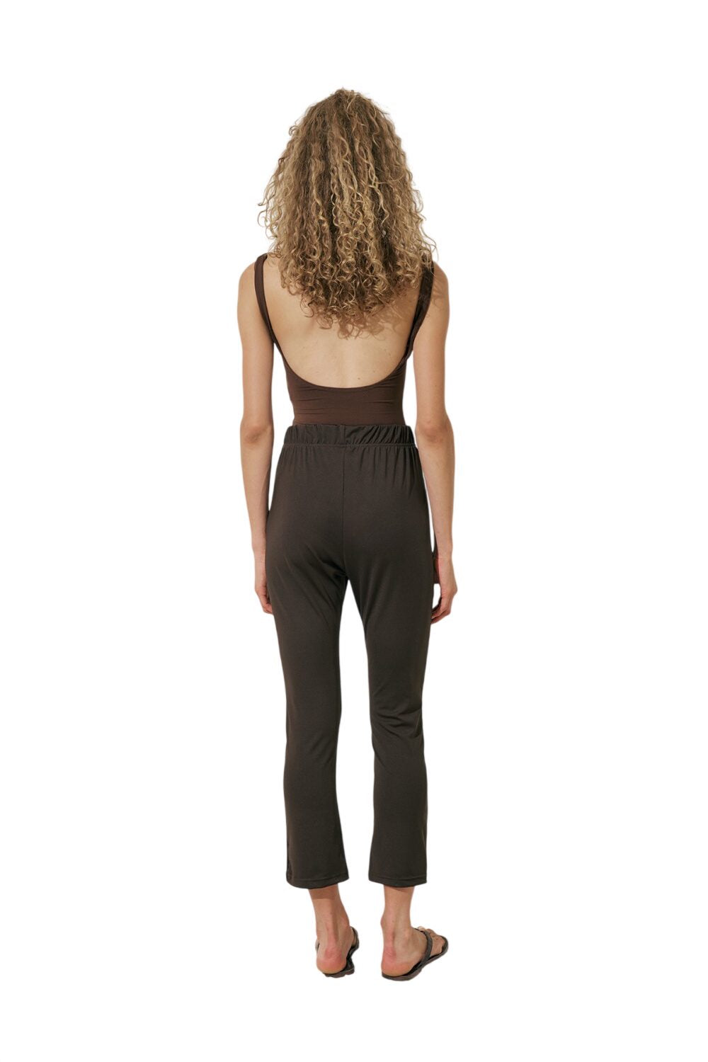 SCHWARZE BADEHOSE MIT AUSGESTELLTEM LEBEN UND HIJAB-STÜCK