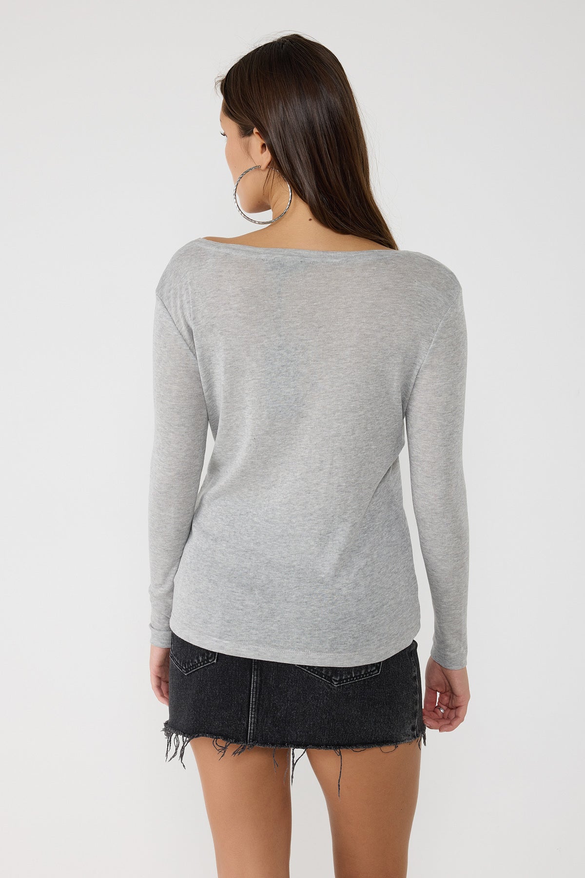 Basic-Bluse mit weitem Ausschnitt und langen Ärmeln