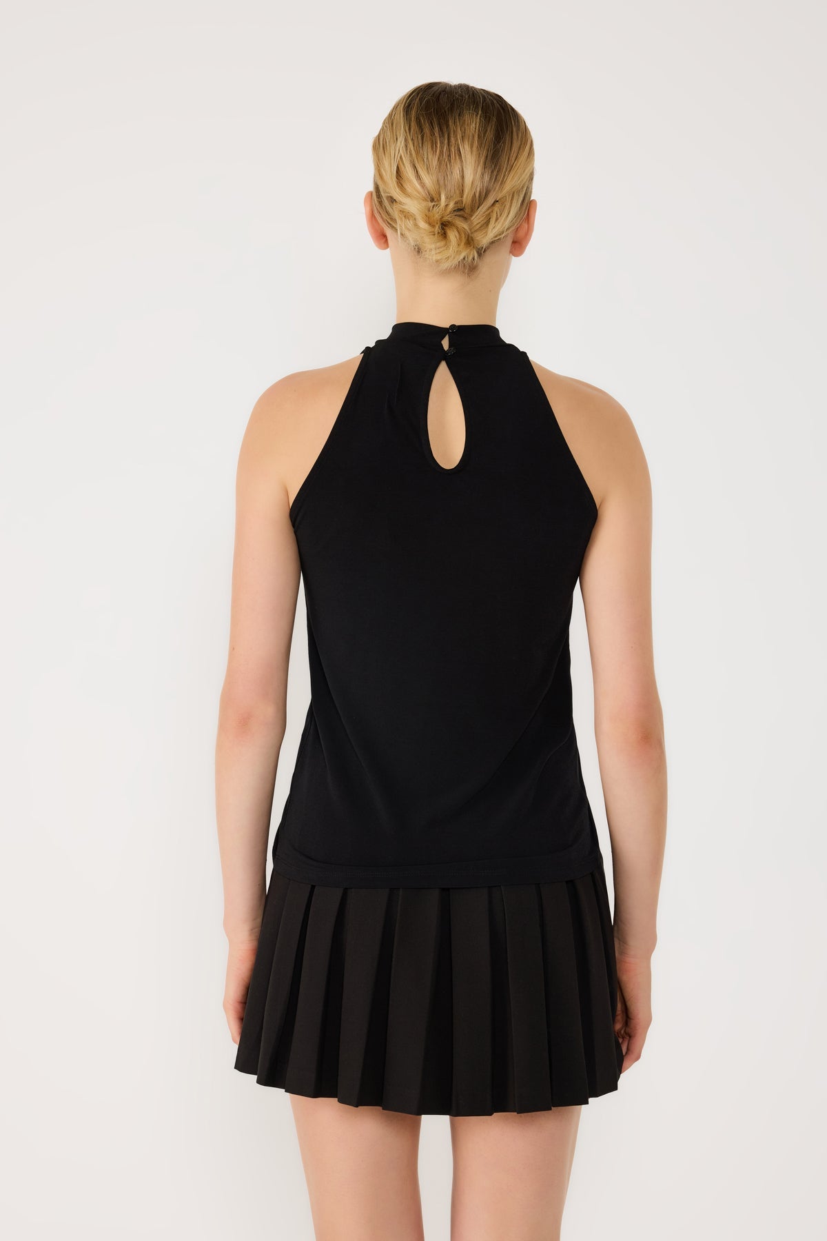 Neckholderbluse mit V-Ausschnitt