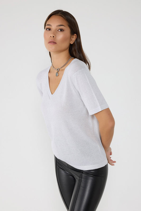 Glitzerndes T-Shirt mit V-Ausschnitt