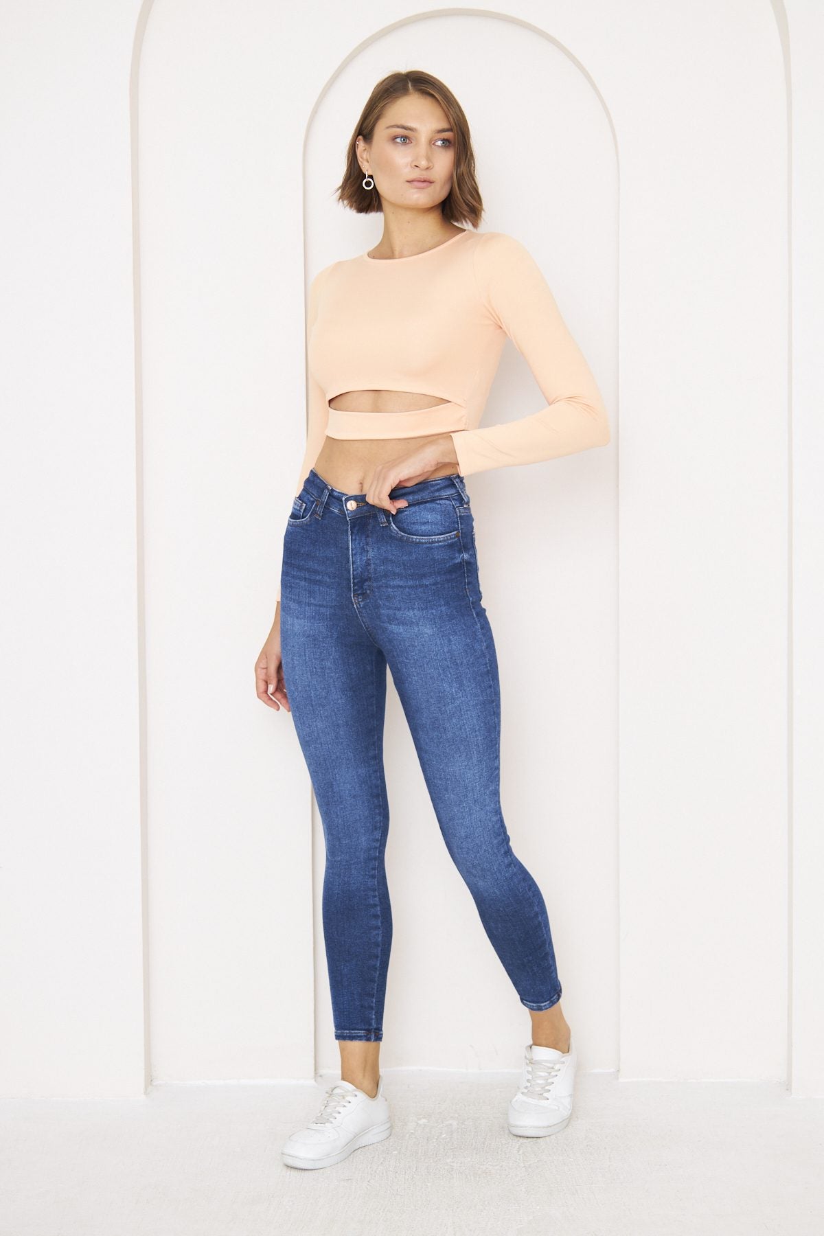 Crop-Bluse mit Rundhalsausschnitt und langen Ärmeln