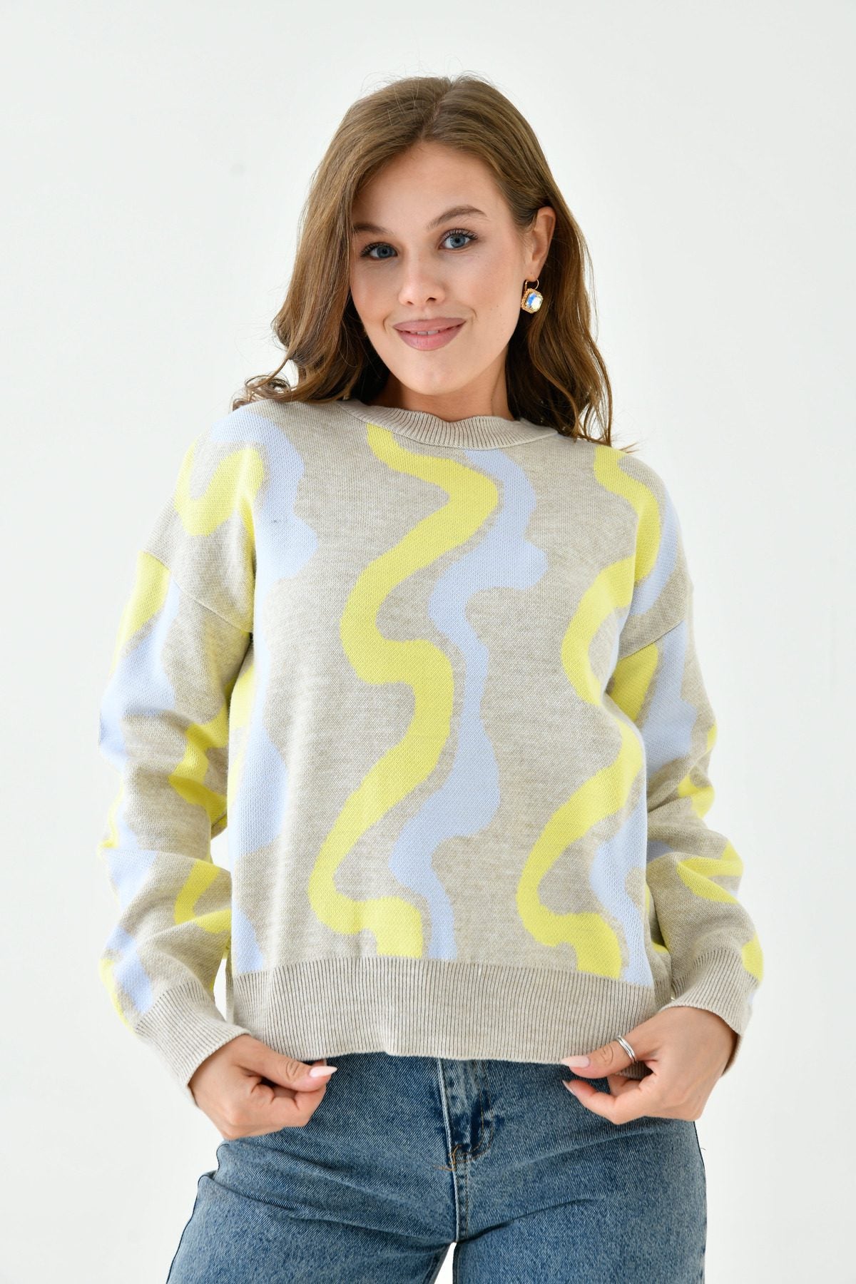 Strickpullover mit V-Ausschnitt und geometrischem Muster