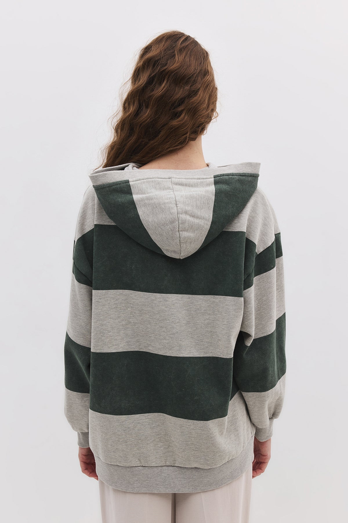 Gestreifter Kapuzenpullover