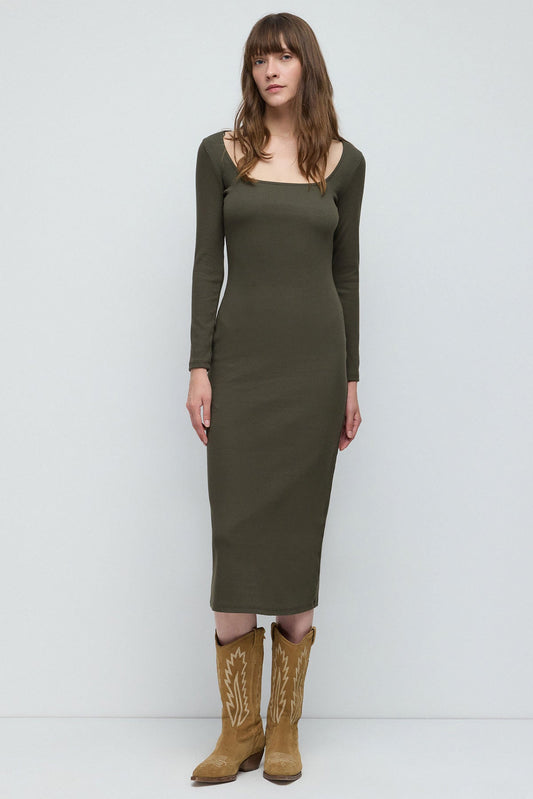 Langärmeliges, figurbetontes Kleid