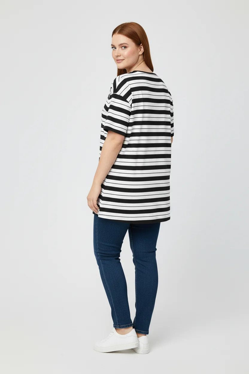 Kurzärmeliges, gestreiftes T-Shirt