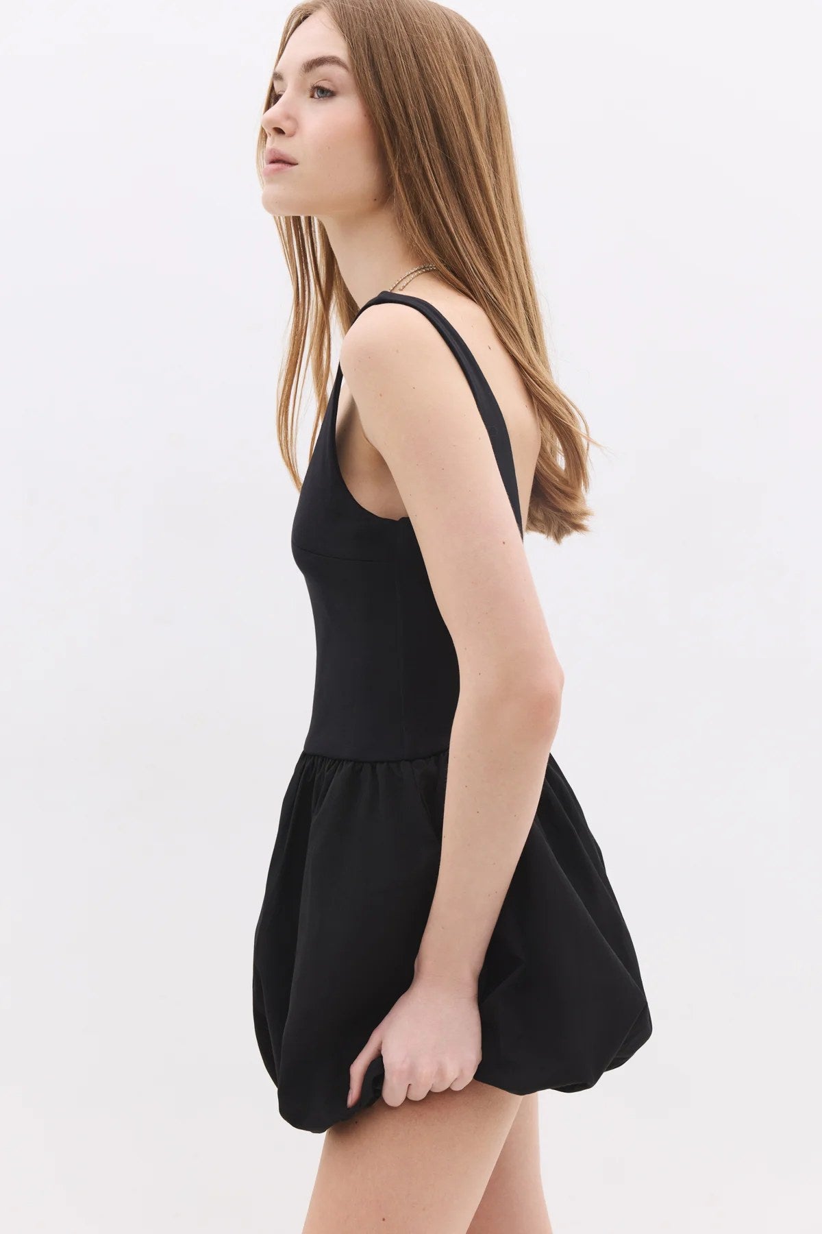 Minikleid mit breiten Trägern