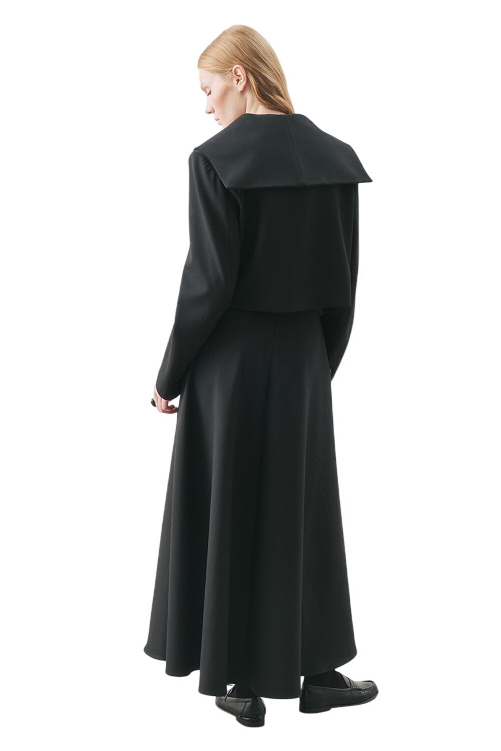 LOREN KURZE JACKE MIT BREITEM KRAGEN, SCHWARZ