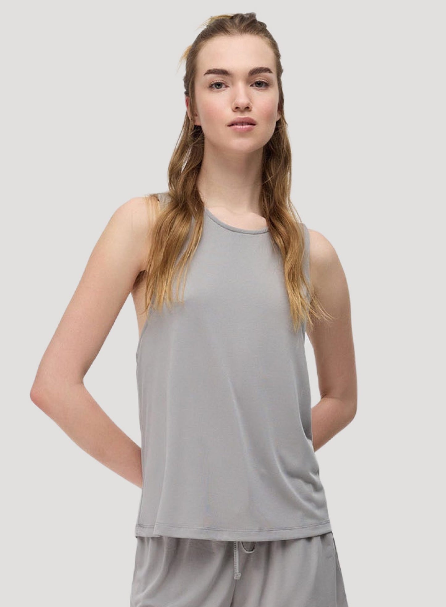Langes Tanktop mit gekreuztem Rückendesign, aus Modal-Gewebe