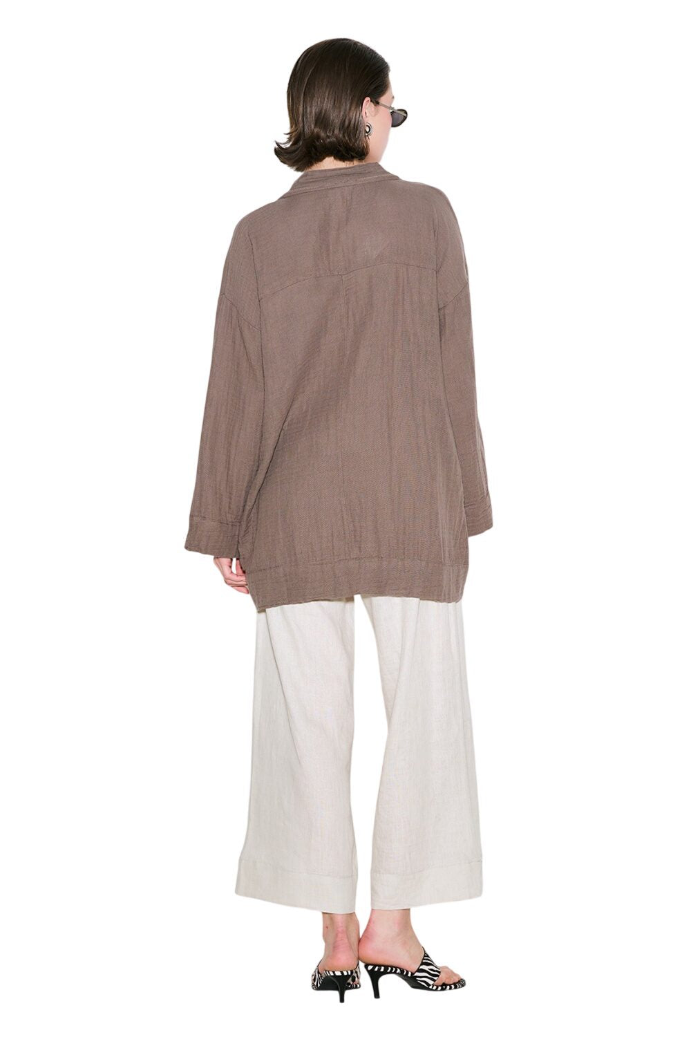Schwarzer Kimono aus Musselin mit weiten Ärmeln