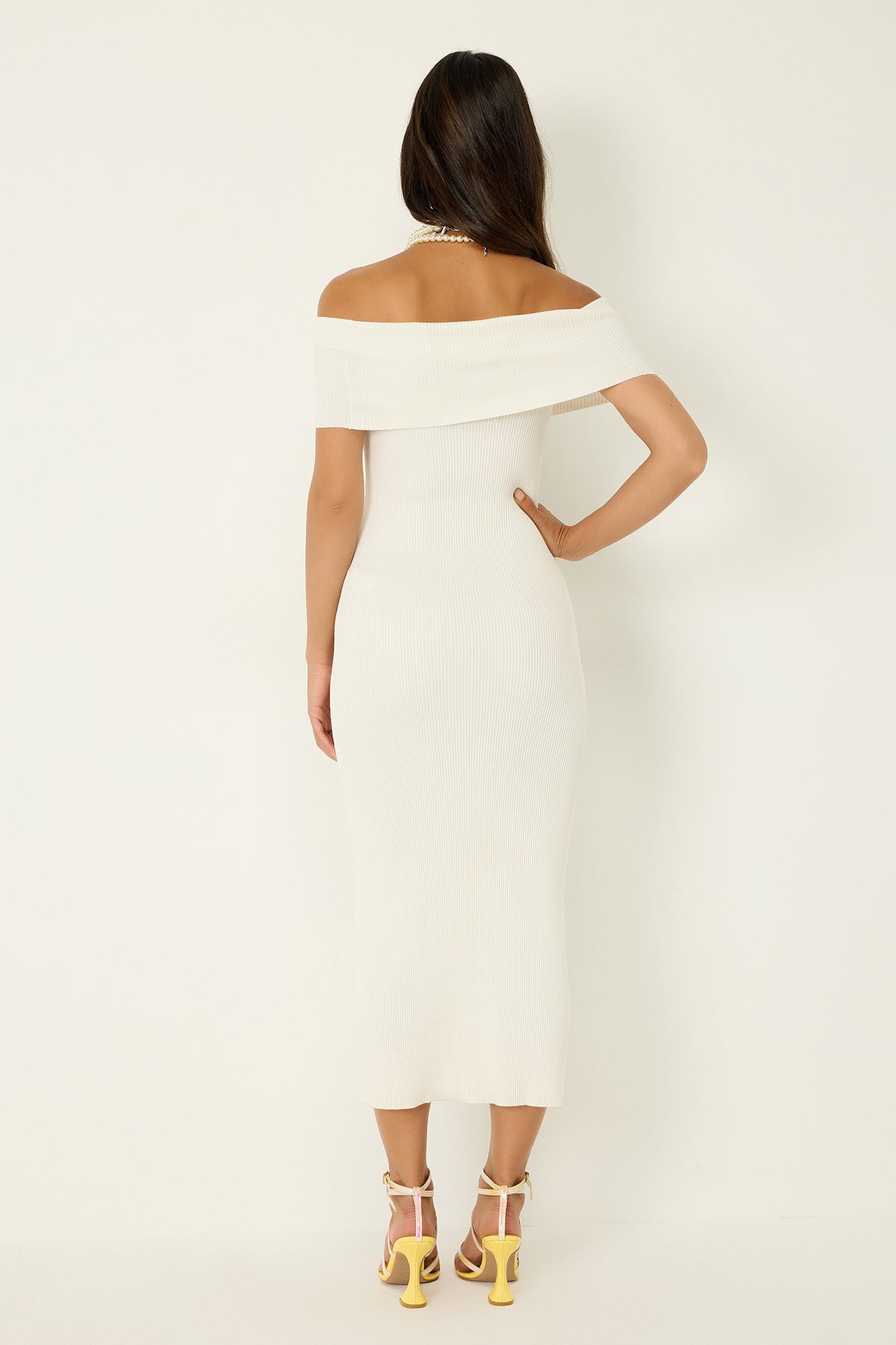 Schulterfreies Midikleid