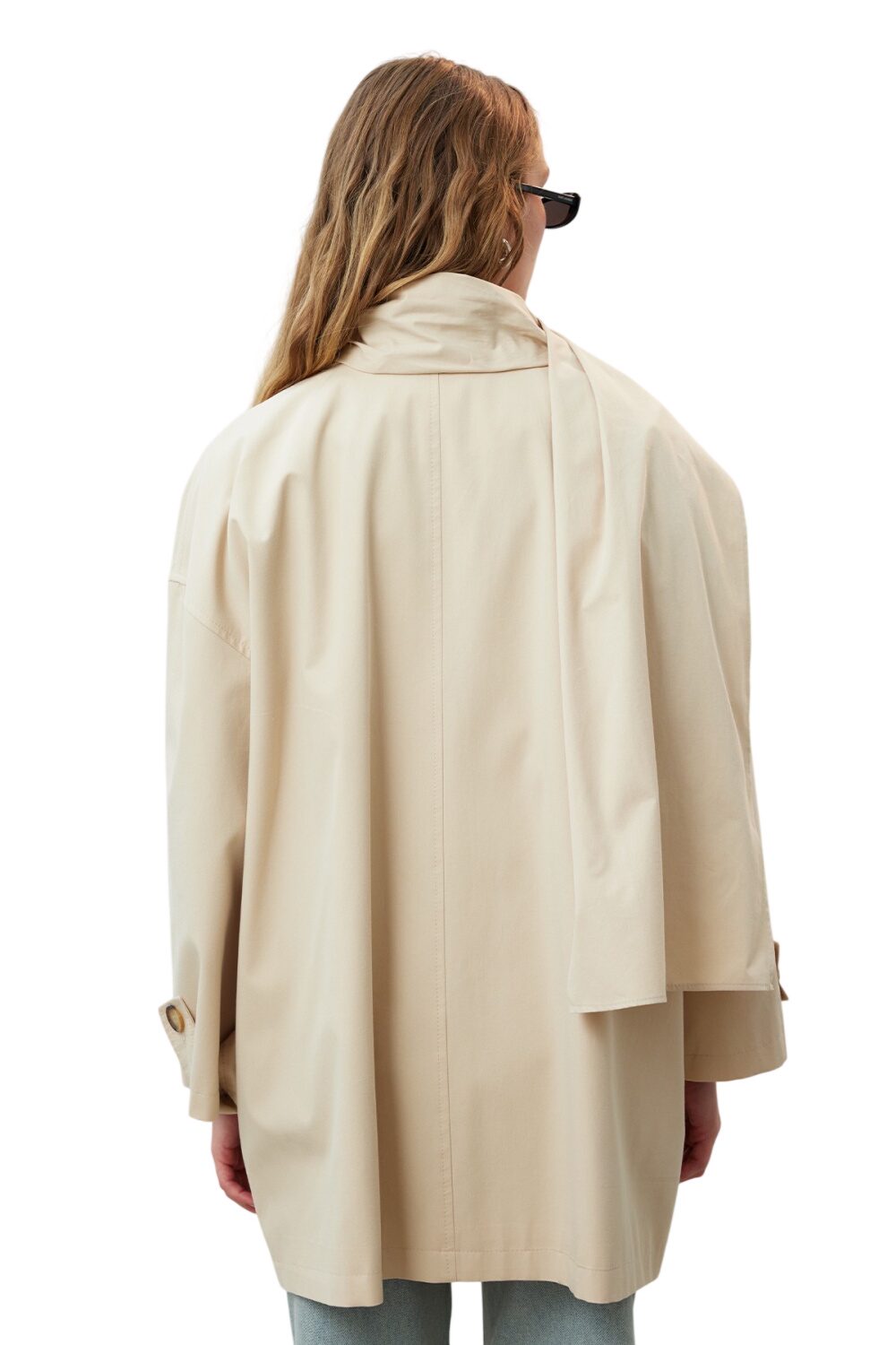 Oversized schwarzer Trenchcoat mit Detail