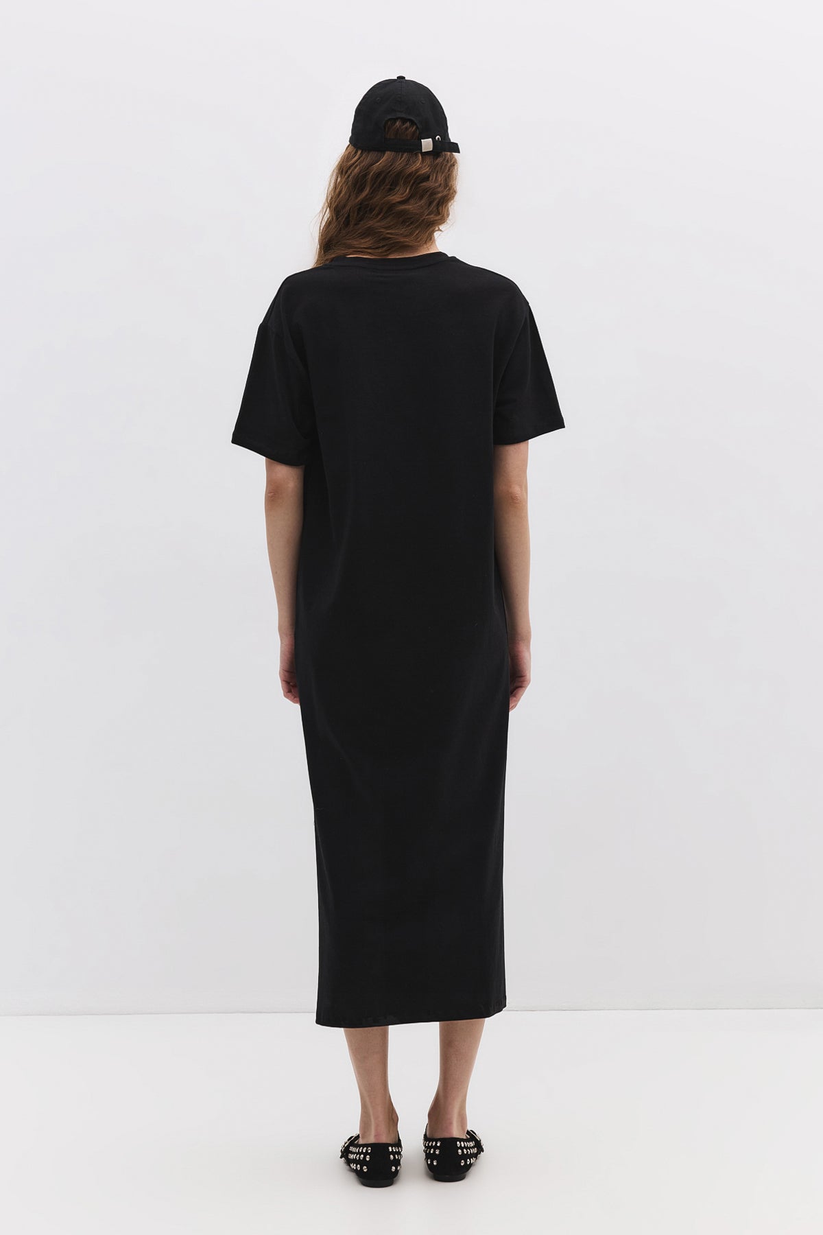 Basic-Kleid aus Baumwolle mit V-Ausschnitt und Schlitz