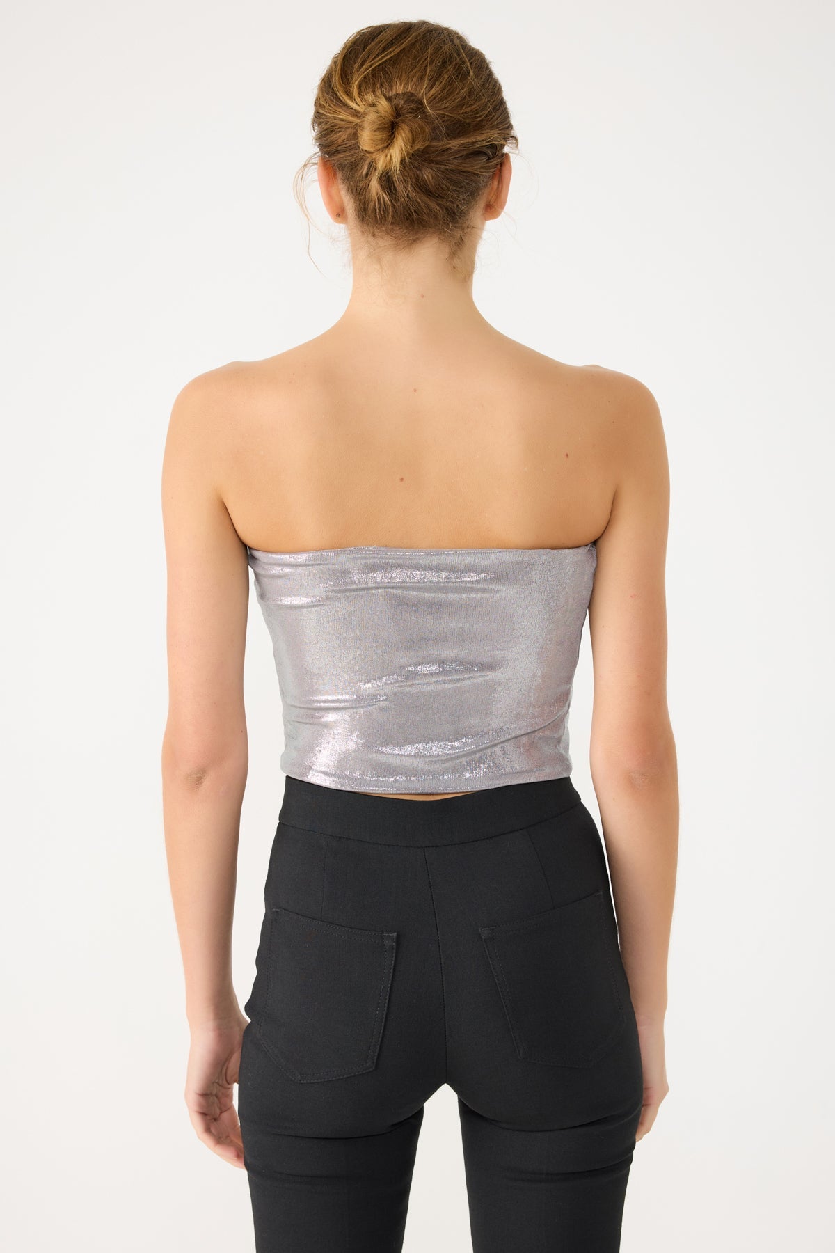 Glänzendes, trägerloses Crop-Top aus Stoff