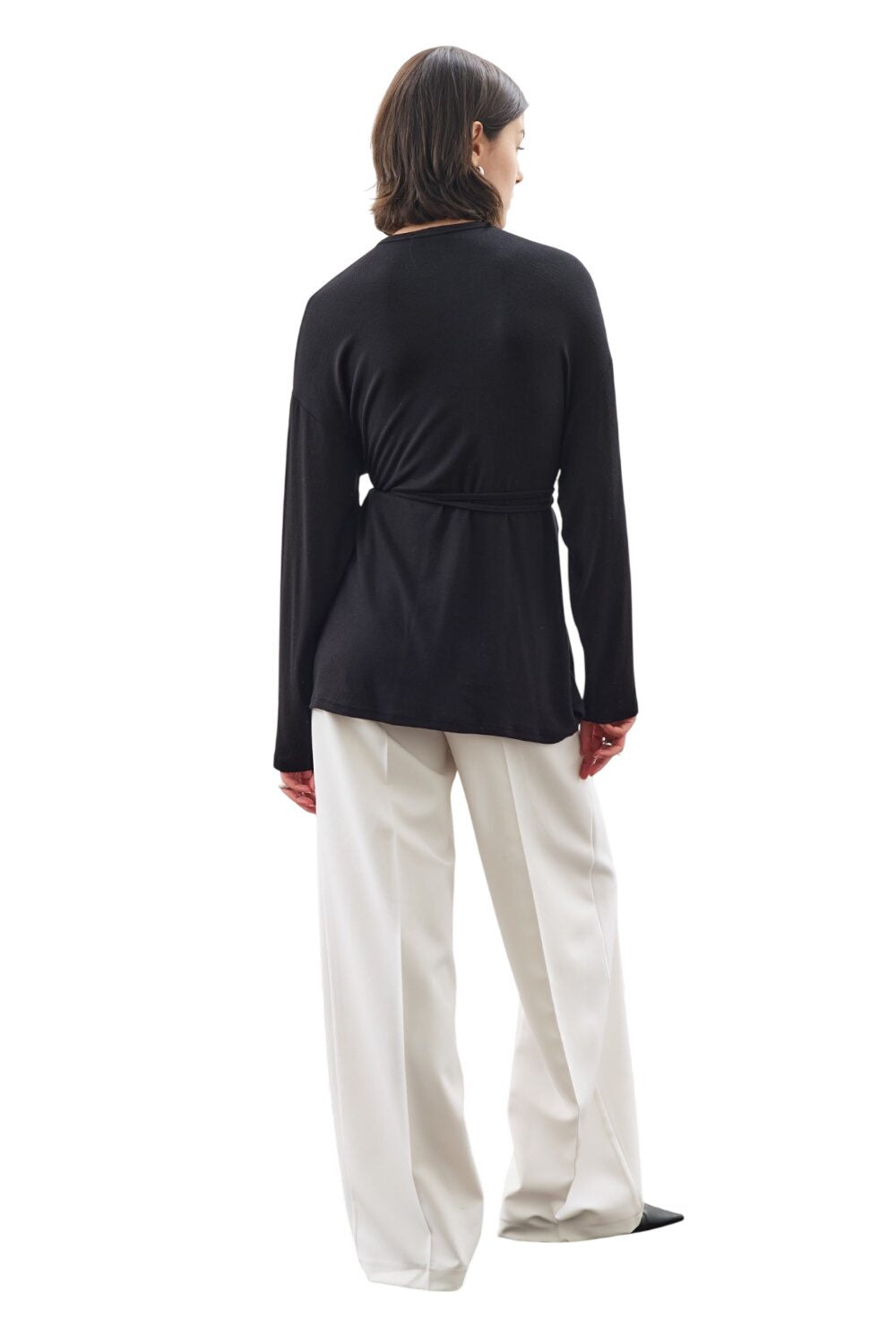 SCHWARZE BLUSE MIT BINDE IN DER TAILLE