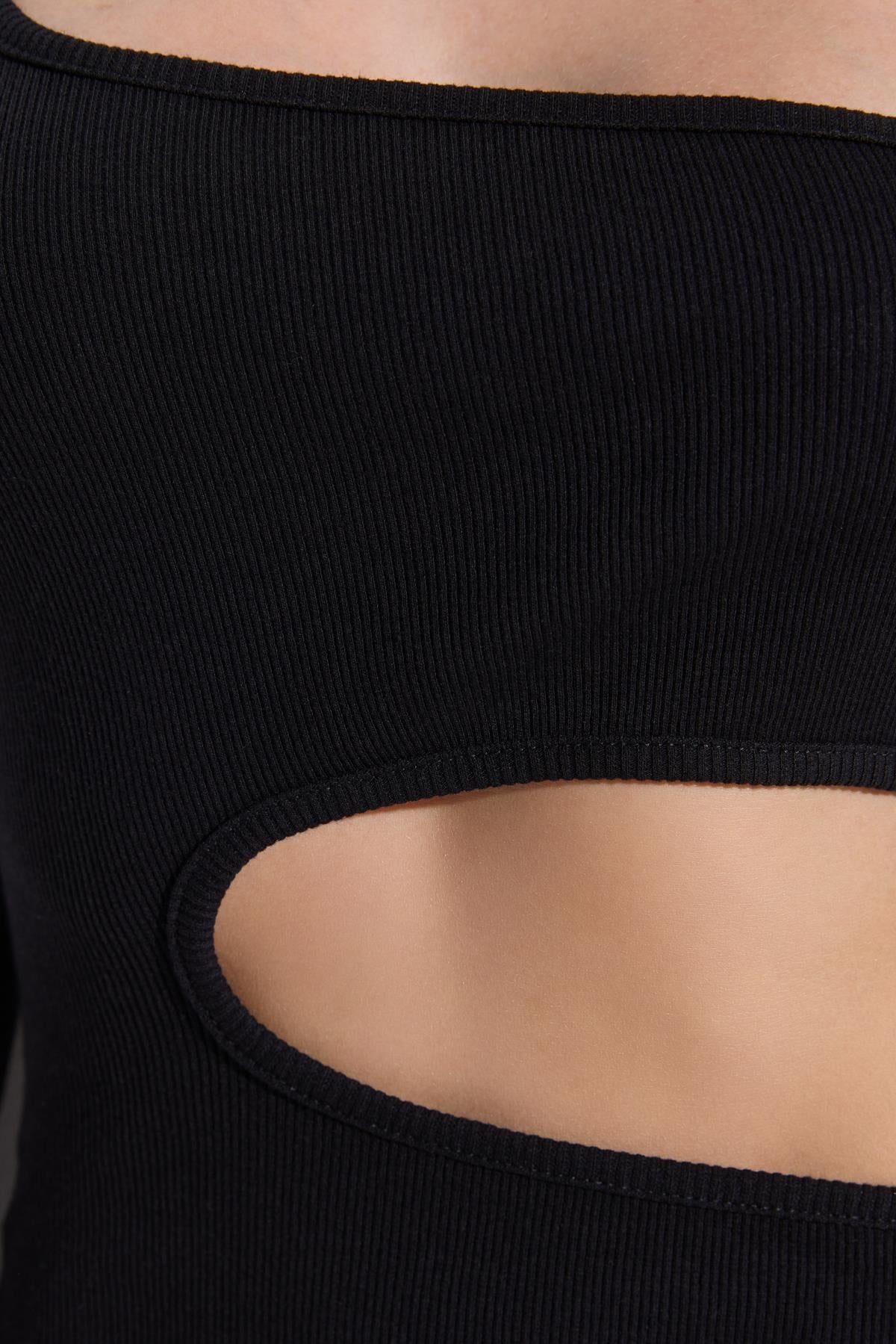 Minikleid mit seitlichem Fensterdetail