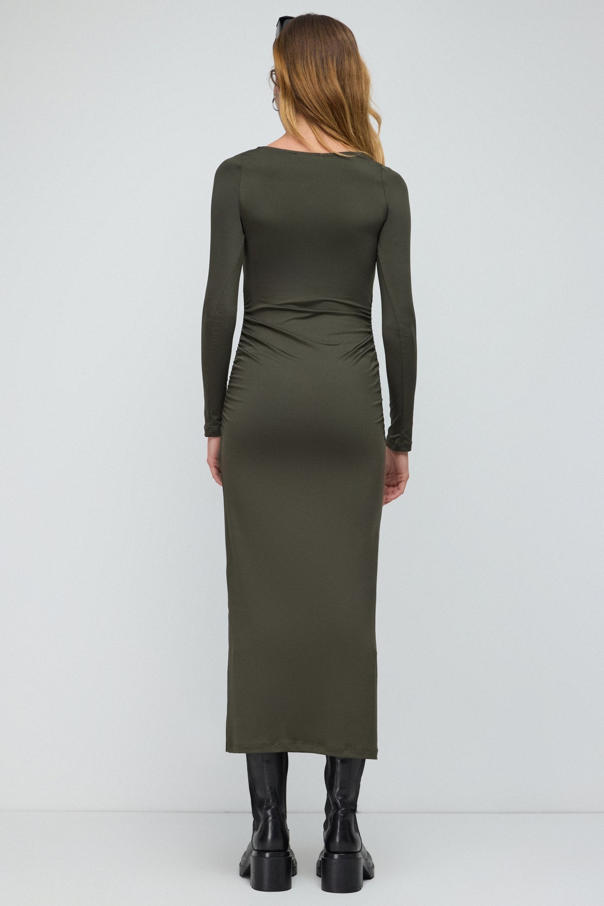 Figurbetontes Kleid mit gerafften Seitendetails.