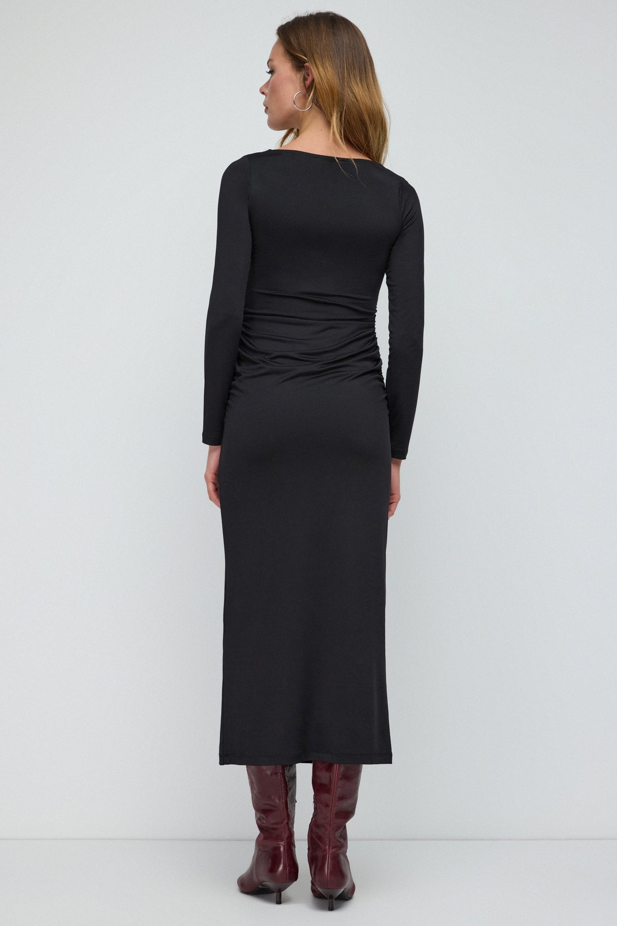 Langes Kleid mit gerafften Seitendetails