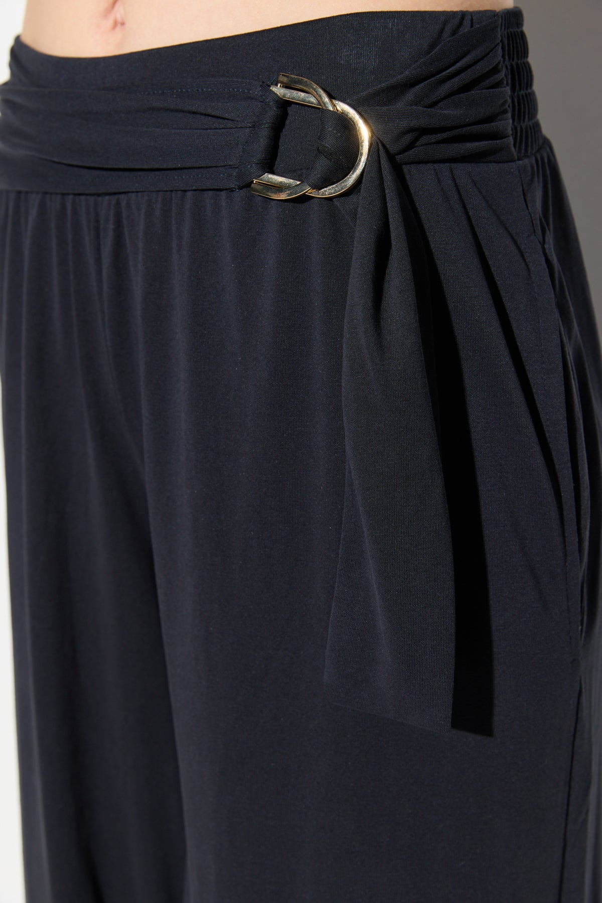 Hose mit Gürteldetail