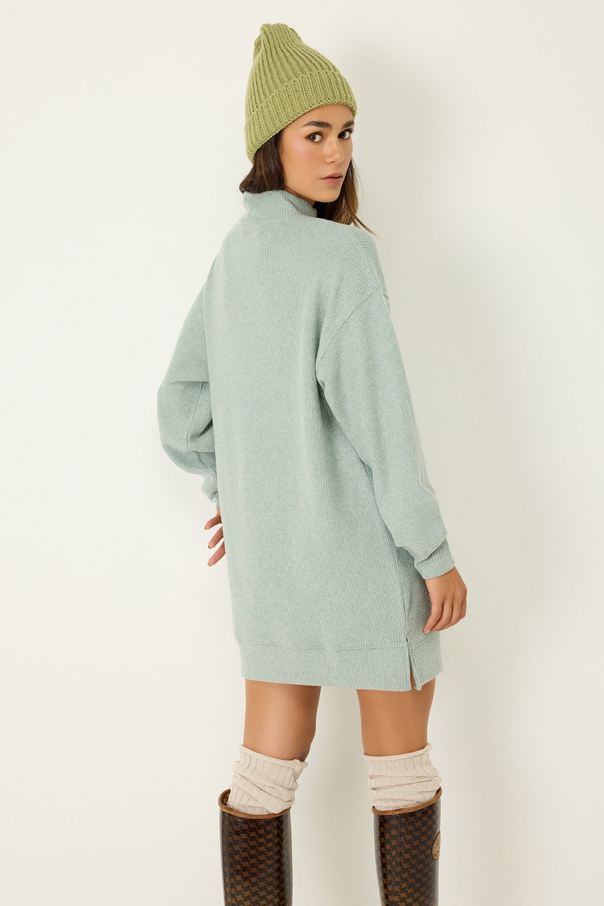 Kleid mit halbem Rollkragen