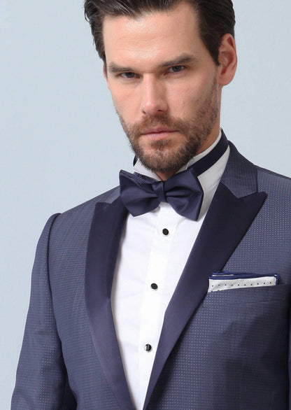 Blaues gemustertes Tuxedo mit Revers