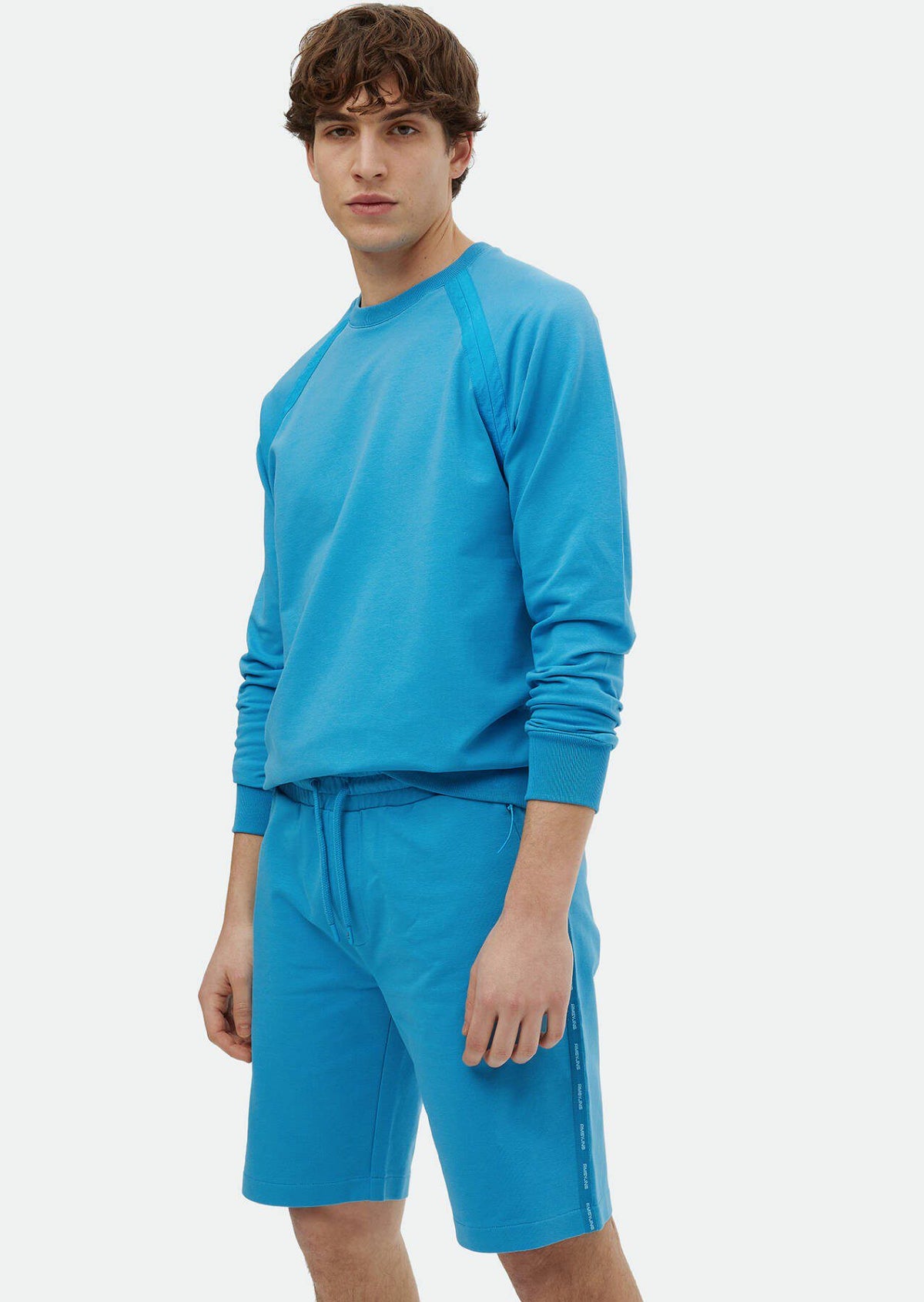 Einfarbiger Pullover mit Rundhalsausschnitt