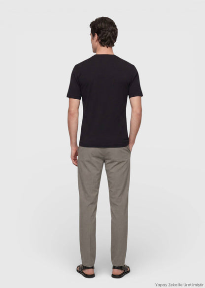 Schwarzes T-Shirt aus Seidenmischgewebe mit Rundhalsausschnitt