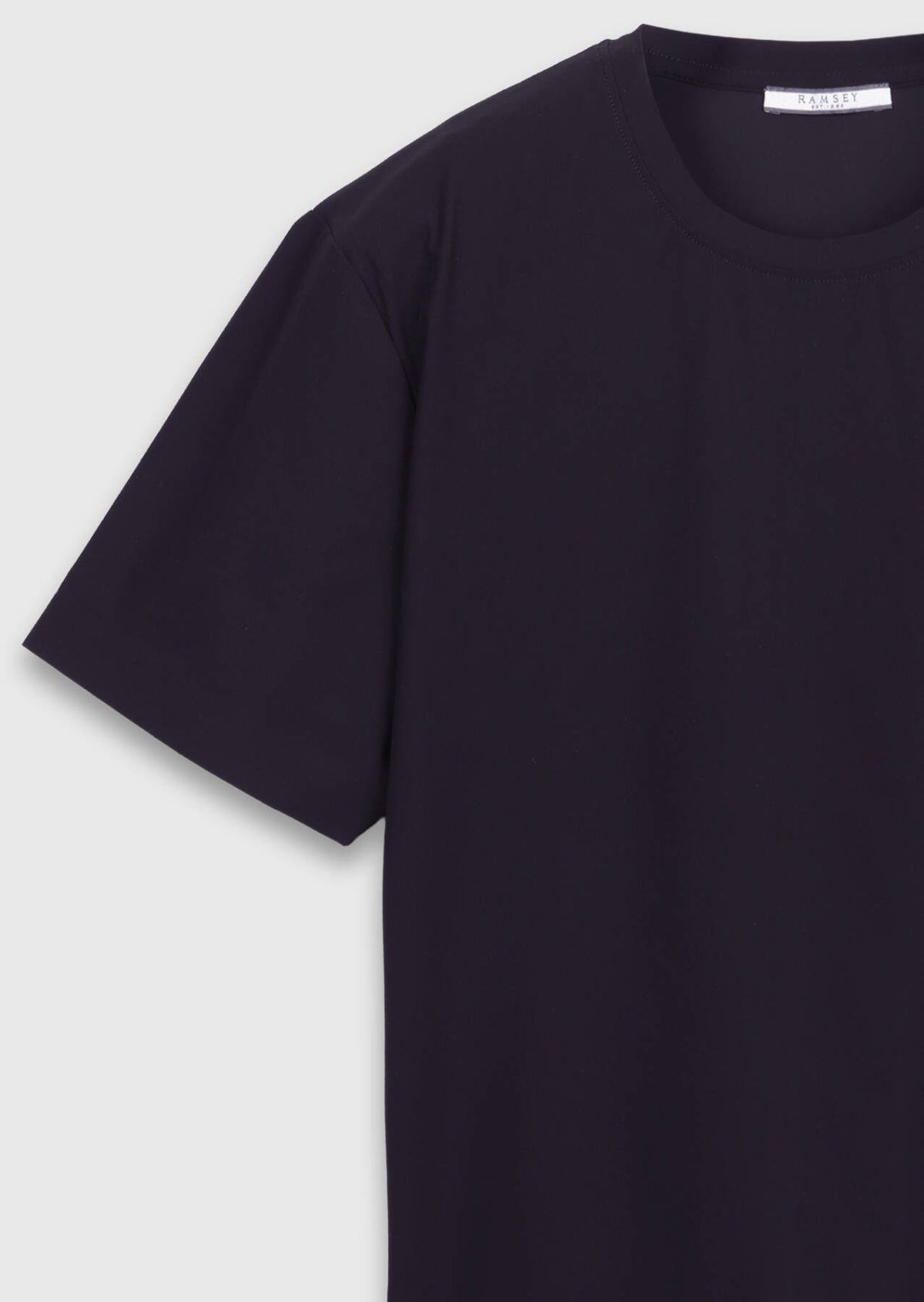 Einfaches T-Shirt mit Rundhalsausschnitt