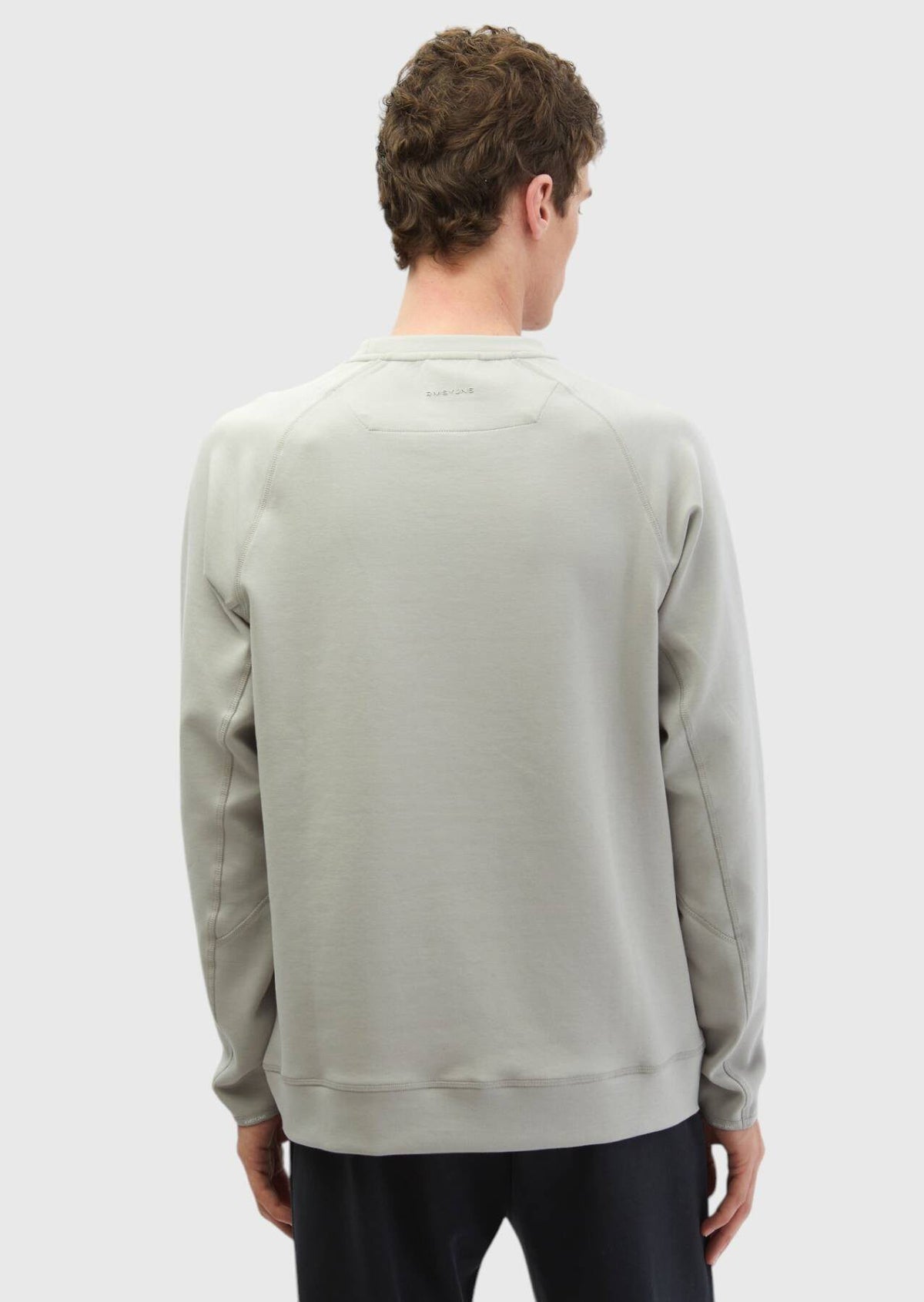 Einfarbiger Pullover mit Rundhalsausschnitt
