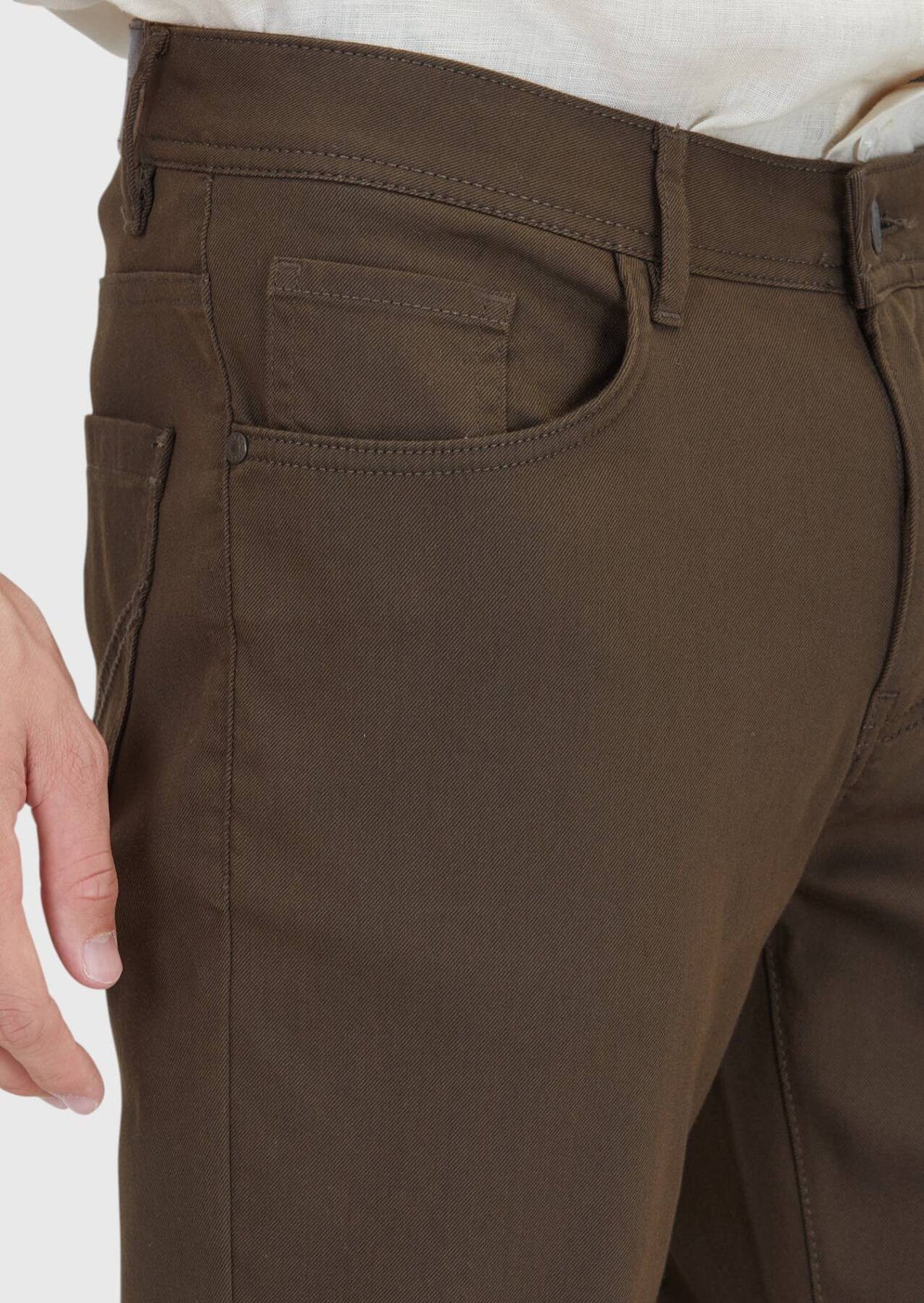 Braune, schmal geschnittene Alltagshose aus Baumwollmischgewebe