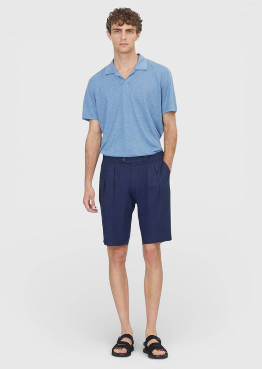 Marineblaue Bermuda-Shorts aus 100 % Leinen mit bequemer Passform.