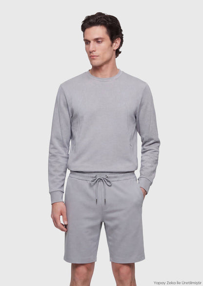 Hellgraues, schlichtes Sweatshirt mit Rundhalsausschnitt
