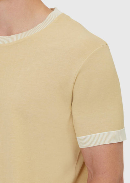 Safranfarbenes, schlichtes T-Shirt mit Rundhalsausschnitt aus 100 % Baumwolle