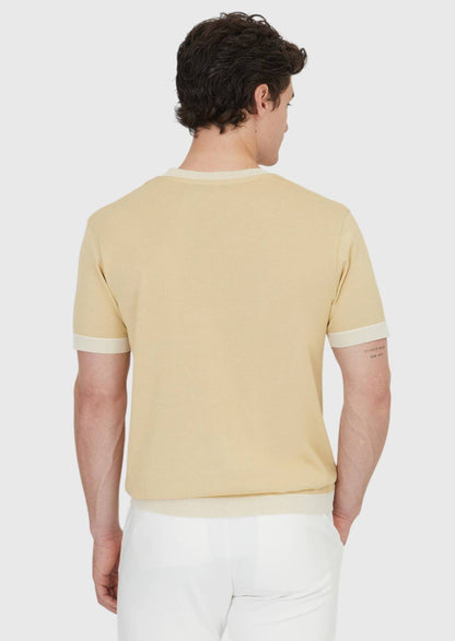 Safranfarbenes, schlichtes T-Shirt mit Rundhalsausschnitt aus 100 % Baumwolle