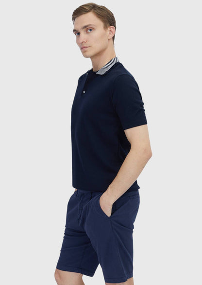 Marineblaues, schlichtes Polo-Shirt aus 100 % Baumwolle