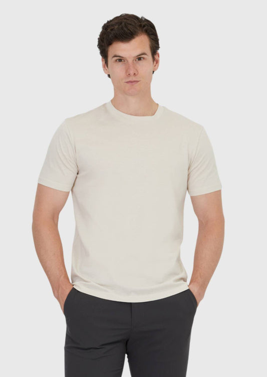 Beiges, schlichtes T-Shirt mit Rundhalsausschnitt aus 100 % Baumwolle