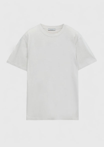 Beiges, schlichtes T-Shirt mit Rundhalsausschnitt aus 100 % Baumwolle