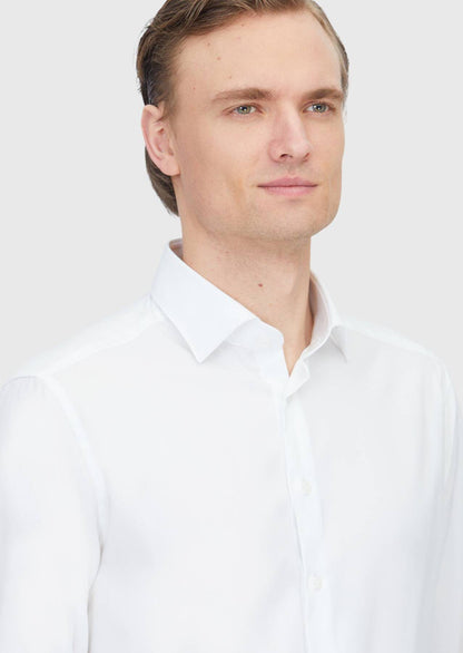 Weißes, regulär geschnittenes Hemd aus 100 % Baumwolle mit klassischem Webmuster
