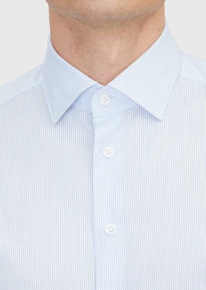 Hellblaues, regulär geschnittenes Hemd aus klassischem Webmuster, 100 % Baumwolle